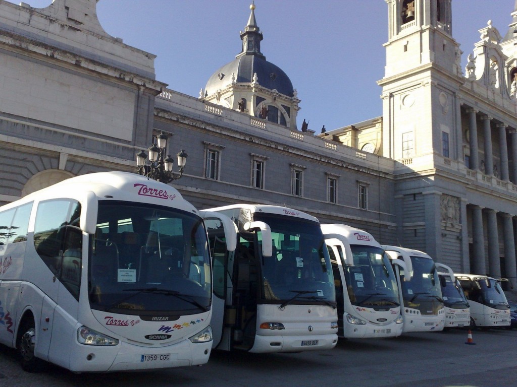Alquilar minibus para despedidas en Madrid